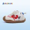 Novos Sapatos de Caminhada Macios para Bebês Meninas Primavera/Verão 2026, Sapatos Funcionais, Antiderrapantes, Anti-Chute, Sapatos de Malha Respiráveis para Bebês