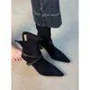 Botas femininas 2025 novo estilo, elegantes e versáteis, bico fino em camurça, fivela com tira cruzada, zíper traseiro, salto fino, botinhas