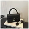 Moda coreana simple y casual nueva 2026 minimalista color sólido bandolera de un solo hombro bolso pequeño cuadrado fresco de mano para mujer