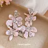 Aretes de Aguja Plateada con Borlas de Flor de Acetato Incrustadas de Diamantes, Aretes de Estilo Dulce de Vacaciones de Verano, Aretes de Diseño de Nicho