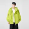 Chaqueta cortavientos e impermeable ligera de estilo japonés para exteriores, corte holgado con capucha para pareja, chaqueta de trabajo unisex para primavera y otoño