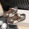Tênis de treino feminino alemão estiloso em blocos de cor 2026 novo modelo primavera/outono plano leve sapatos Forrest Gump tênis esportivo casual para estudantes