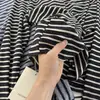Camiseta Henley de Rayas Long-Termism Ajustada con Cintura Plisada y Bordado de Letras Manga Larga Cuello Henley Camisa Base Top para Primavera