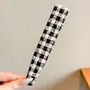 Lindas pegatinas de flequillo de dibujos animados para otoño e invierno, diademas de punto florales versátiles de estilo coreano con cierres de velcro, que exudan un ambiente sofisticado y elegante