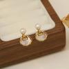 Aguja de plata 925 diseño nicho Perla de nácar blanca tapones para los oídos pequeños exquisitos pendientes de temperamento para ir al trabajo joyería para las orejas
