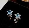 Aretes de Flor con Diamantes Esmeralda y Aguja Plateada, Lujo Ligero, Gama Alta, Aretes Exquisitos, Aretes de Moda para Mujer, Diseño de Nicho