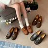 Mocasines de Cuero Genuino Estilo Old Money para Mujer 2026 Nuevos Zapatos Planos Pequeños de Cuero Británicos con Tacón Grueso y Moneda Dorada Pequeña
