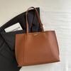 Bolso suave de alta gama para mujer, otoño e invierno 2024, nuevo, moderno, informal, de gran capacidad, elegante, bolso de hombro.