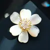 Broche de Flor de Concha Fresca y Natural, Pin Floral Floral de Circonita Colorida Tridimensional de Lujo Ligero de Gama Alta, Broche Nuevo