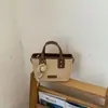 Bolso tejido de gran capacidad para mujer, nuevo de la primavera 2026, versátil estilo ins, bolso de hombro cruzado para el día a día, bolso cuadrado pequeño de paja