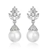Aretes de flor de circonita y perla para mujer, lujo ligero, brillo intenso, broqueles de perla gota de agua, delicados y versátiles para el trabajo y banquetes, accesorios para mujer