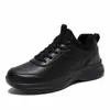 Superfície de couro microfibra Moda transfronteiriça Preto puro Sapatos esportivos leves Cano baixo Sapatos femininos Tamanho grande Sapatos casuais Sapatos para caminhada e corrida