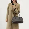 Bolso Tote Versátil de Uso Diario, Minimalista y de Gran Capacidad, con un Elegante Patrón de Lichi, Adecuado para el Trayecto Diario y Llevar Debajo del Brazo