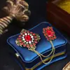 Broche de Diamante Estilo Palacio Barroco Rubí Incrustado Cadena Artesanal Hebilla de Pin Accesorios Retro Estilo Británico