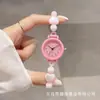 Reloj de pulsera estilo brazalete con cuentas de mariposas, moderno y artístico; reloj de cuarzo fresco y simple para estudiantes; reloj para mujer estilo ins