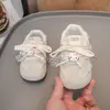 Zapatos para Caminar de Bebé 2026 Primavera y Otoño Nuevos Zapatos de Princesa de Cuero Suave con Lazo Zapatos de Suela Suave para Niñas Zapatos de Caminar de Moda
