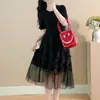 Vestido T-shirt de Malha Patchwork Novo Tamanho Grande Primavera/Verão 2026 em Cinza com Manga Curta e Ombro Normal para Mulheres