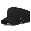 Gorra para Hombre para Primavera y Otoño con Visera Curva, Logo Metálico Cosido a Mano, Gorra Plana para Papás de Mediana Edad, Gorra de Béisbol Casual para Protección Solar al Aire Libre