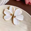 Pendientes de Moda con Flor Graduada de Resina de Aguja Plateada, Sencillos y Versátiles para el Uso Diario, Pendientes Exquisitos con un Toque Nicho de Alta Gama para Mujer