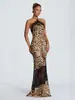 Vestido longo retro europeu e americano com estampa de leopardo, gola halter, emenda de renda, sem costas, justo, cauda de peixe, vestido de noite sexy, poliéster