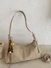 Moderna colección 2026 de bolsos de nicho para mujer: bolsos de hombro, bolsos de axila y bolsos cruzados de moda y minimalistas para el uso diario y para ir al trabajo.