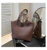Estilo Europeu e Americano Simples Estilo Ocidental Grande Capacidade 2025 Nova Moda Retrô Casual para o Dia a Dia Bolsa Tote de Ombro Sob o Braço Feminina