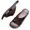 Novidade de Verão Estilo Novo Chinelos de Exterior para Homens, Couro Macio, Sandálias Masculinas Tendência Estilo Coreano, Chinelos Antiderrapantes, Calçados de Praia Masculinos