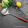 Espátula de Acero Inoxidable Hogareña Mango de Madera Cucharón para Sopa Utensilios de Cocina Juego de Cuatro Piezas Suministros de Cocina de Hotel Vajilla Venta al por Mayor Mango Largo Antiescaldaduras