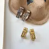 Versátiles y Elegantes Nuevos Pendientes de Saturno con Forma de Dado Estilo Vintage para Mujer con Clips para Orejas y Accesorios para Orejas de Diseño Único