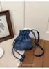 Bolso sencillo y versátil con cordón para mujer, nuevo y moderno de la primavera de 2026, con estampado de lichi, bolso casual cruzado y de hombro