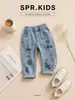 Conjunto de otoño estilo coreano para niños, chaqueta de béisbol con bloques de color, camiseta con dibujos animados, jeans con graffiti, elegante conjunto casual de tres piezas
