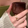 Anillo Dorado Estilo Palacio Nuevo Lujo Piedra Ojo de Gato con Sensación de Alta Gama para Mujer, Dedo Índice, Diseño de Nicho, Diseño Abierto Ajustable