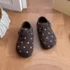 Hebilla de cinturón estilo coreano, zapatos planos de lana tipo Birkenstock para niñas, nuevo estilo de temporada Otoño/Invierno 2026, zapatos planos de moda para niños