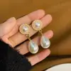 Pendientes largos de perlas barrocas de mediados de la antigüedad para mujer 2023 nuevos de moda de lujo ligero elegantes de alta calidad tachuelas para orejas joyería para orejas