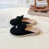 Zapatos para Niños 2026 Verano Nueva Moda Pantuflas Cerradas para Niñas con Elegante Hebilla Metálica para Uso en Exteriores Zapatos de Bebé