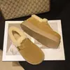 Nuevo estilo 2026, forrados de felpa, cálidos, de peluche, suela gruesa, zapatos de algodón acolchados, zapatos casuales, mocasines, botas de nieve de invierno para mujer