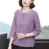 Ropa para madre 2026 nueva camiseta bordada de tres cuartos de manga, top casual elegante y holgado para mediana edad y mayores