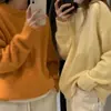Suéter de gola redonda branco com pele de guaxinim para mulheres, grosso, solto e de estilo casual, adequado para outono e inverno, quente e pode ser usado como camada base ou peça externa.