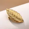 Broche de Aço Inoxidável Exagerado em Forma de Folha de Novo Estilo Transfronteiriço, Broche de Folha Versátil Personalizado de Alta Qualidade 18K para Mulheres