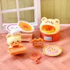 Creativos Micro-Paisajes Oso Pizza Adornos de Escritorio Comida Juego Plato de Cena Casa de Muñecas DIY Accesorios de Decoración de Oficina