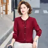 Nova moda de outono para mães de meia-idade: camiseta de tamanho grande, soltinha, com apliques de strass, blusa de manga comprida para mulheres de meia-idade e idosas