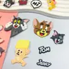 Accesorios para Zuecos DIY Tom y Jerry Flor para Zapato Hebilla de Zapato de Goma Suave Hebilla Decorativa Parche para Funda de Teléfono Móvil