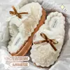 Pantuflas peludas para mujer para el invierno de 2026, nuevas pantuflas de algodón cálidas con suela gruesa y lazo para el hogar en invierno para mujer