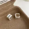 Pendientes Cuadrados de Letra Tridimensionales Cepillados en Plata, Diseño de Nicho de Lujo Ligero, Pendientes Pequeños y Exquisitos Versátiles Personalizados