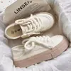 Zapatos blancos finos de verano para mujer 2023 nuevos zapatos de lona transpirables con zapatos de falda medias zapatillas slip-on zapatos de mujer