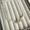 Item popular transfronteiriço: Colar de Pérolas Saturno, Colar de Suéter Dupla Camada de Alto Padrão para Mulheres, Corrente de Pescoço Fina de Luxo Nicho com Broche