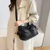 Bolsa Jeans Lavada Casual com Múltiplos Bolsos Estilo Coreano da Moda 2026 Nova Elegante Versátil da Moda Bolsa Transversal para Mulheres
