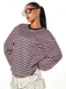 Camiseta listrada color block de manga comprida, best-seller transfronteiriça europeia e americana para mulheres, gola redonda, ombro caído, corte solto, estilo curto, top básico casual