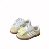 Sapatos Infantis Qqo Coleção Primavera 2026 Cor de Doce Couro Genuíno Sapatos de Treino Alemães para Meninas com Solas Macias e Versão Ab Floral Tênis Esportivos