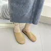Mules fechadas estilo slip-on francês-inglês para mulheres, sapatos de vovó com sola macia, novo estilo Birkenstock primavera-verão 2026